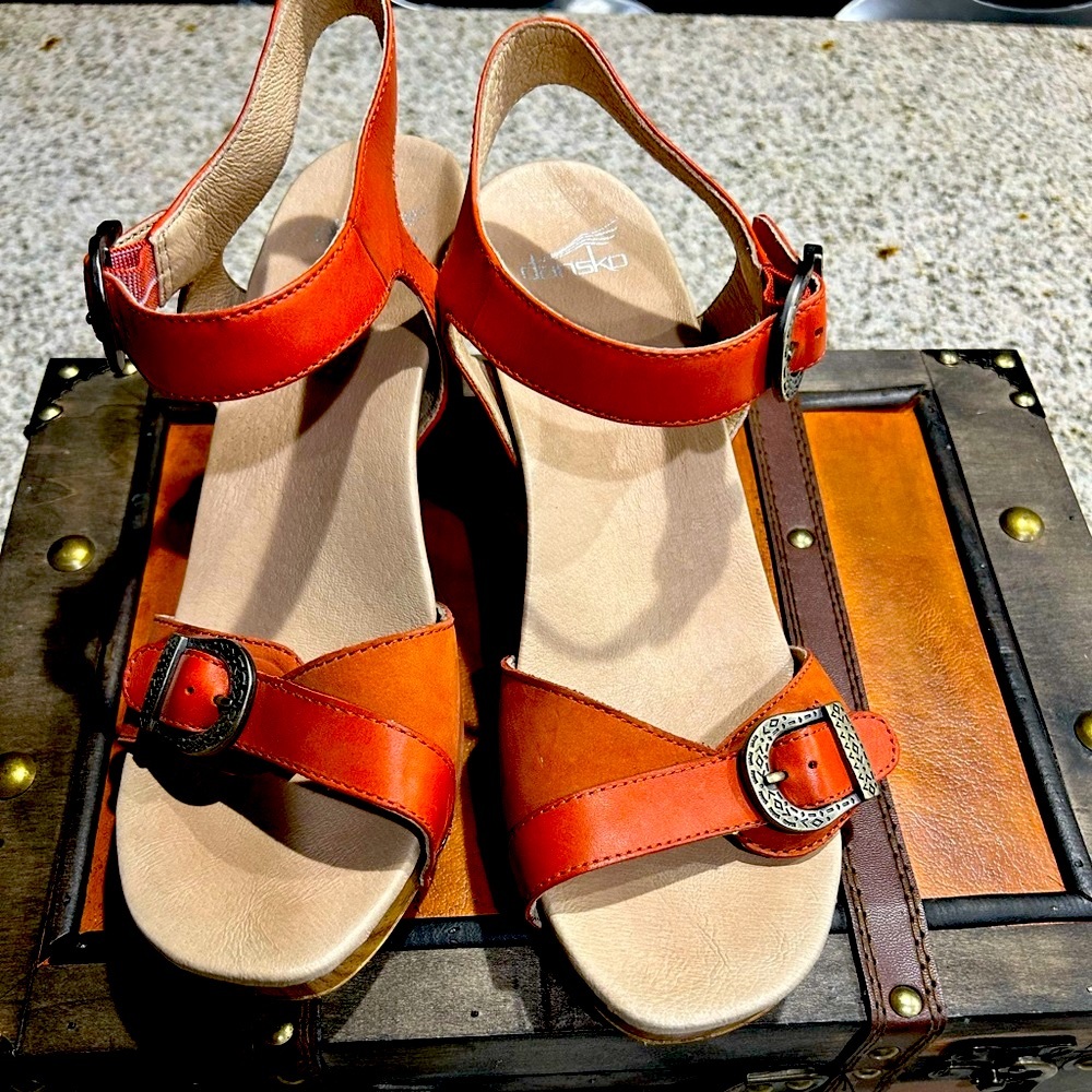 Dansko Heels Coral- EU 41 (EUC - Like New)
